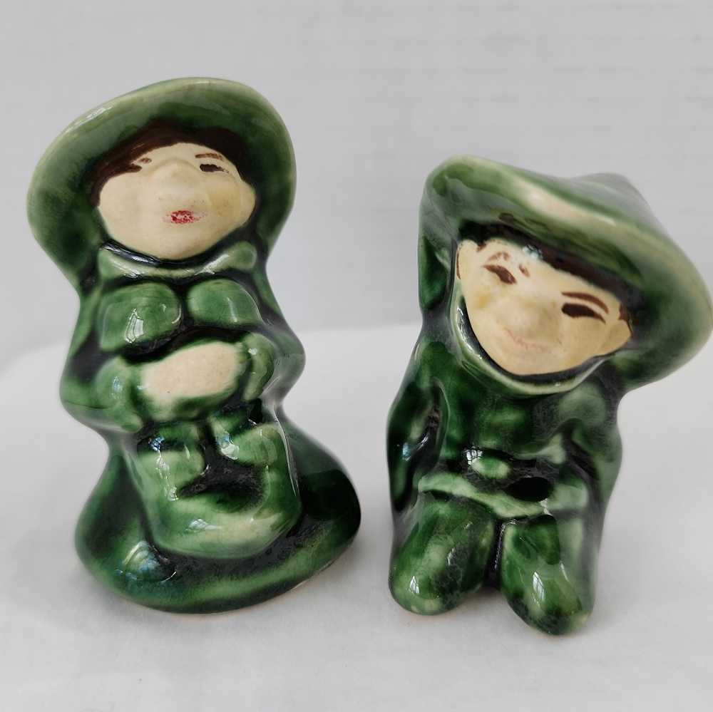 Vtg 1950s Elbee Art Pottery Salt & Pepper Shakers Pixie Elf Hand Decorated Green